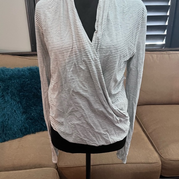 Lululemon criss cross top. - Picture 4 of 5